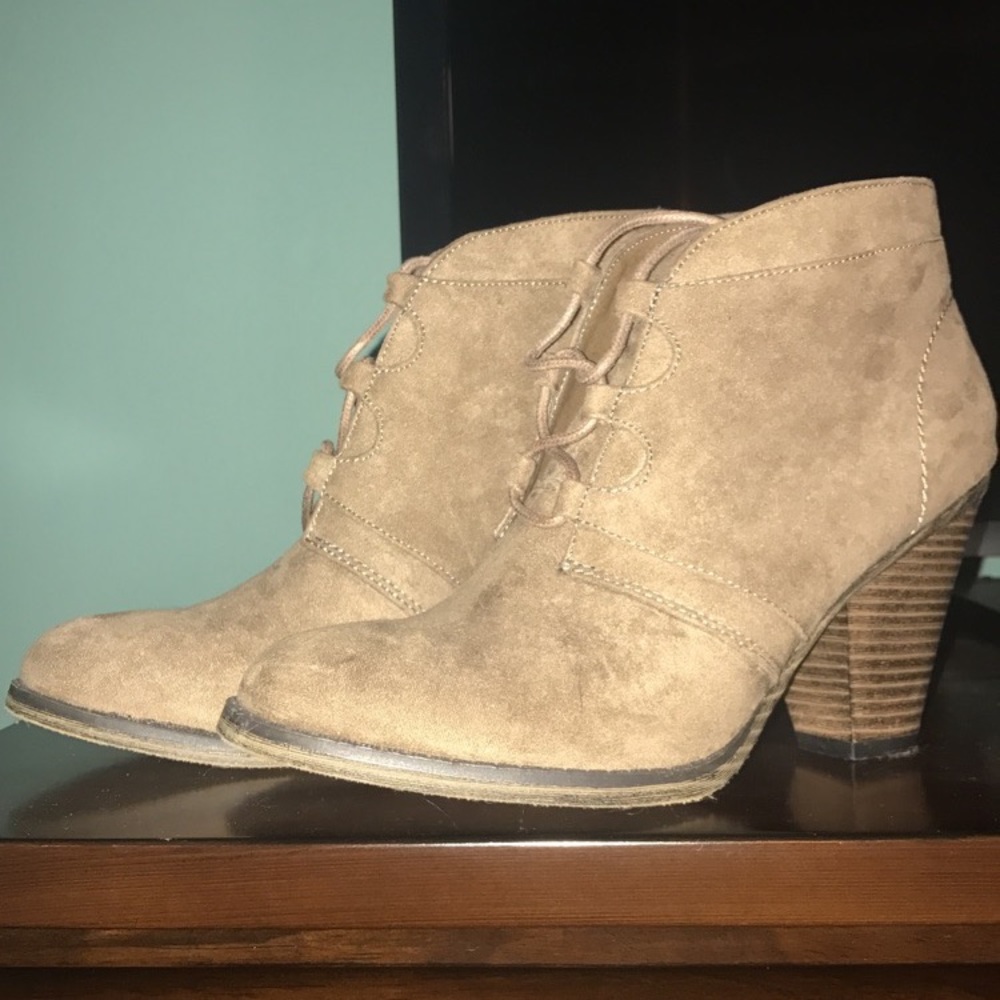 MIA lace up boots NWOT